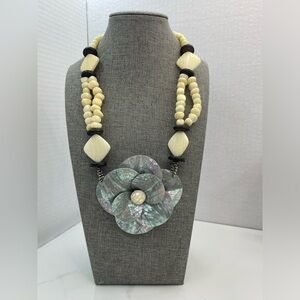 flower necklace mother of pearl